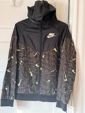 Nike boys light jacket size XL